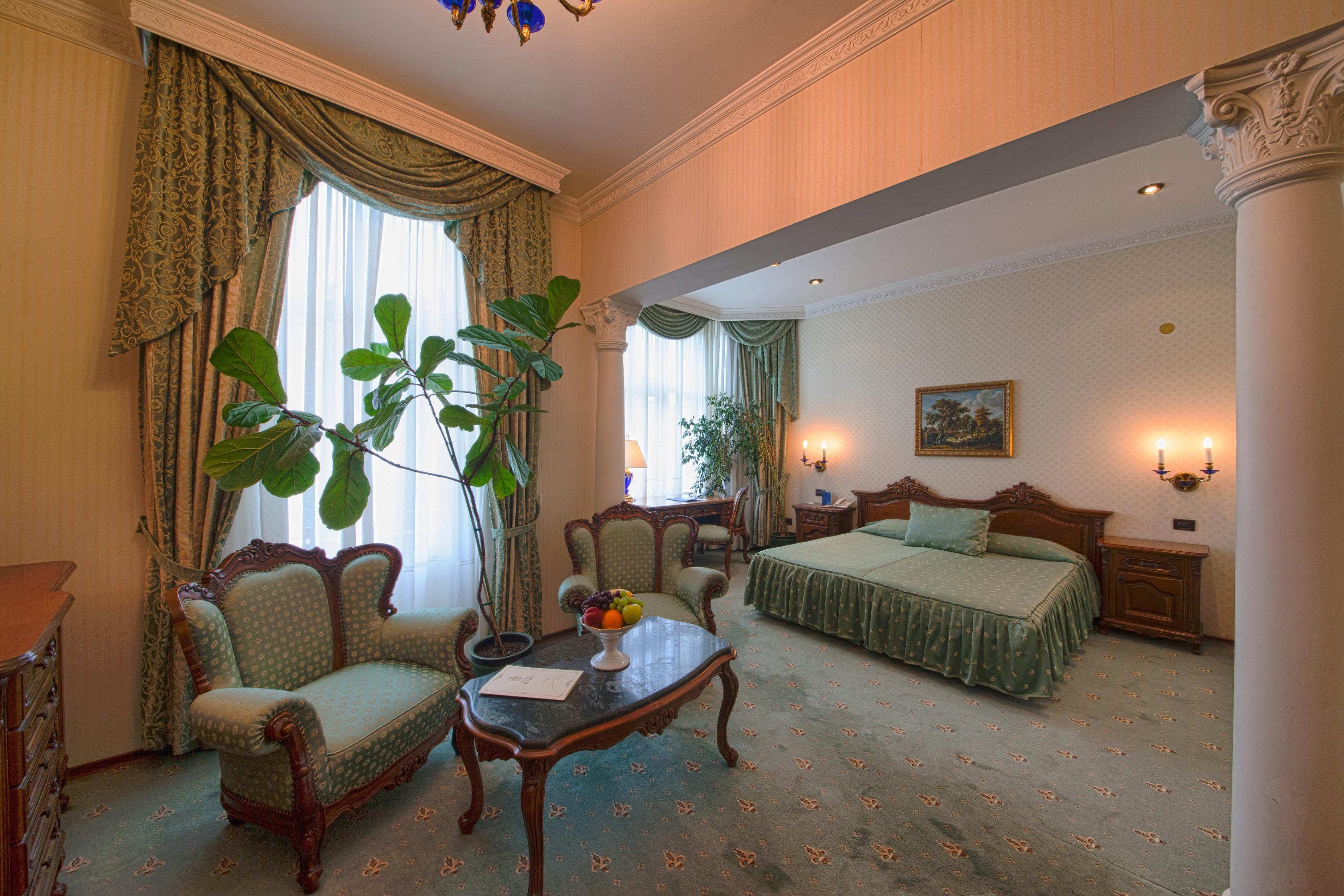 Grand Hotel London Varna Ngoại thất bức ảnh A suite at the Grand Hotel