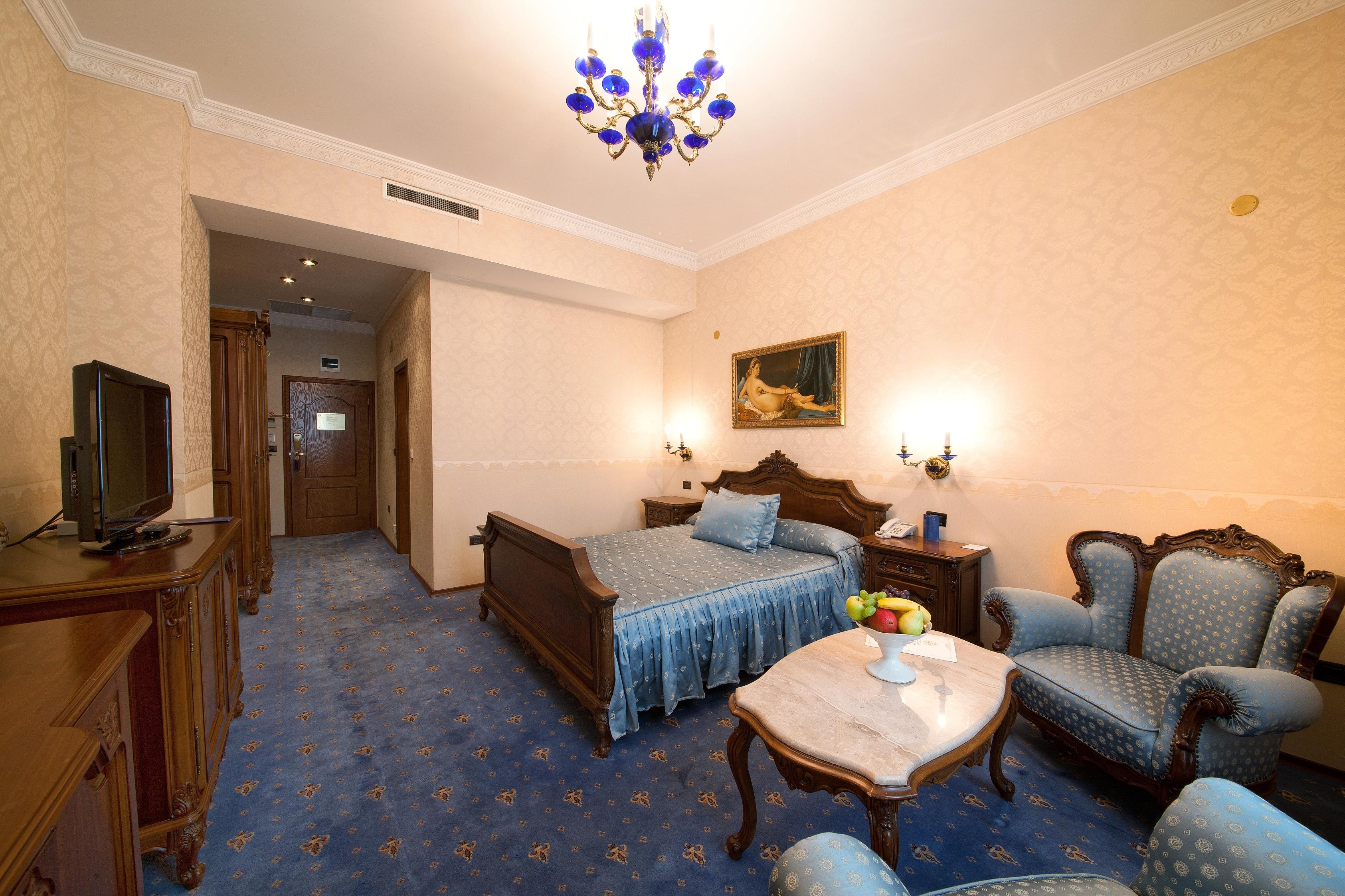 Grand Hotel London Varna Ngoại thất bức ảnh A room at the hotel