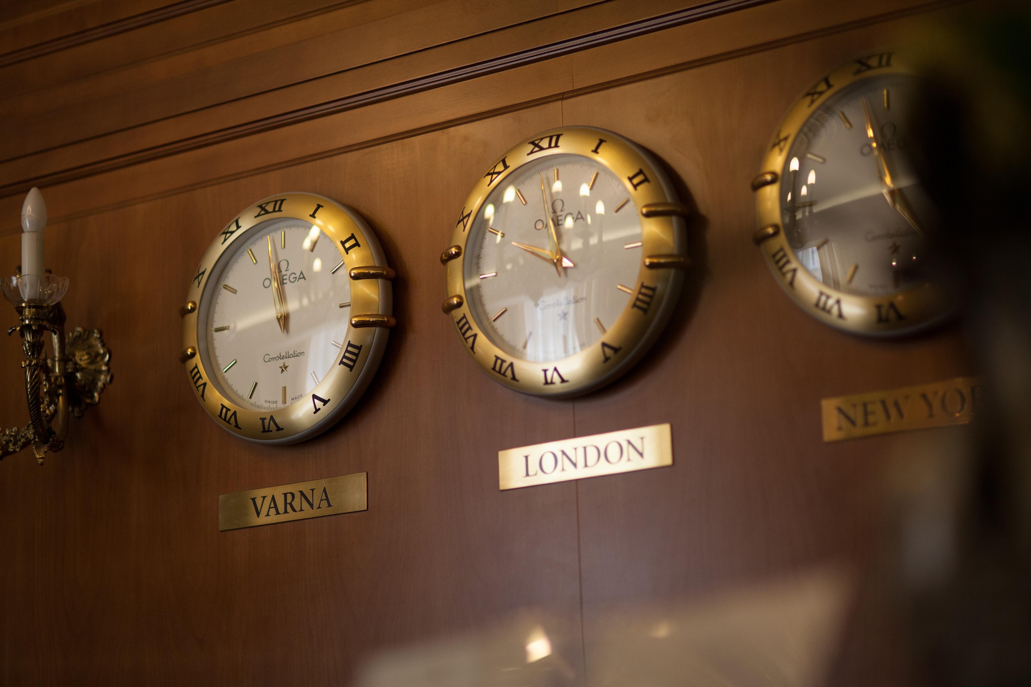 Grand Hotel London Varna Ngoại thất bức ảnh Clocks on board a ship
