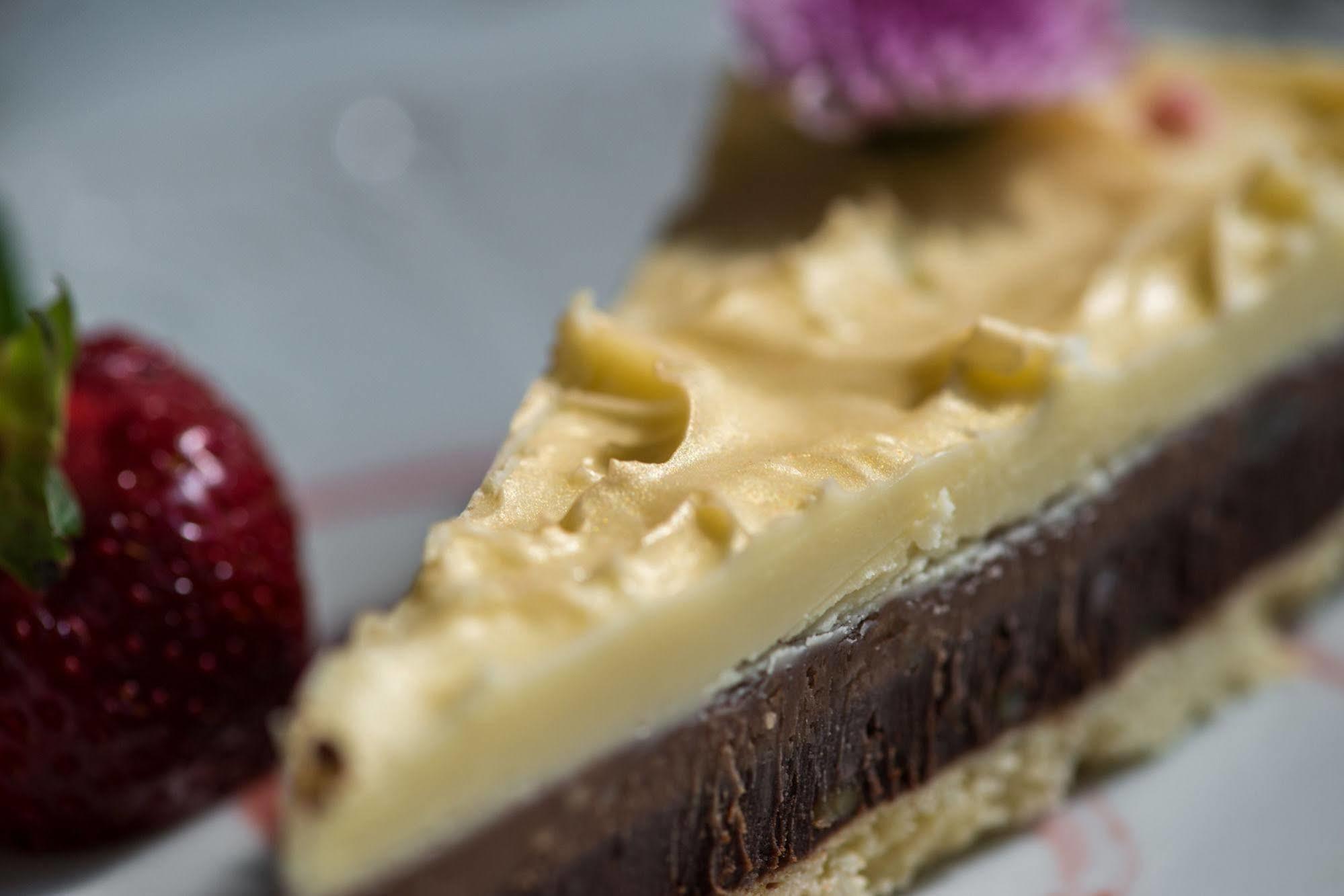 Grand Hotel London Varna Ngoại thất bức ảnh A slice of chocolate and fig cake