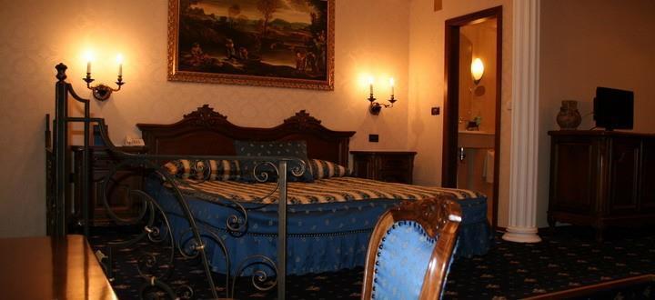 Grand Hotel London Varna Phòng bức ảnh A room at the hotel