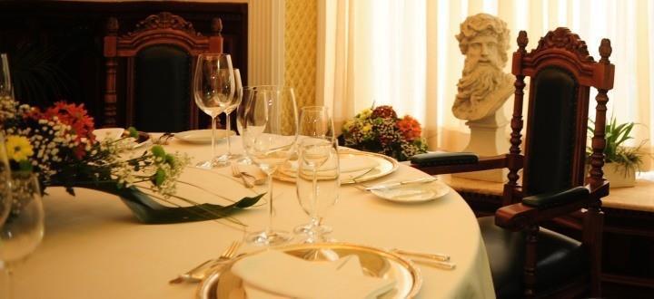 Grand Hotel London Varna Nhà hàng bức ảnh A table set for a meal