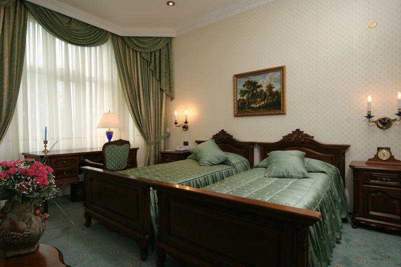 Grand Hotel London Varna Ngoại thất bức ảnh A room at the hotel